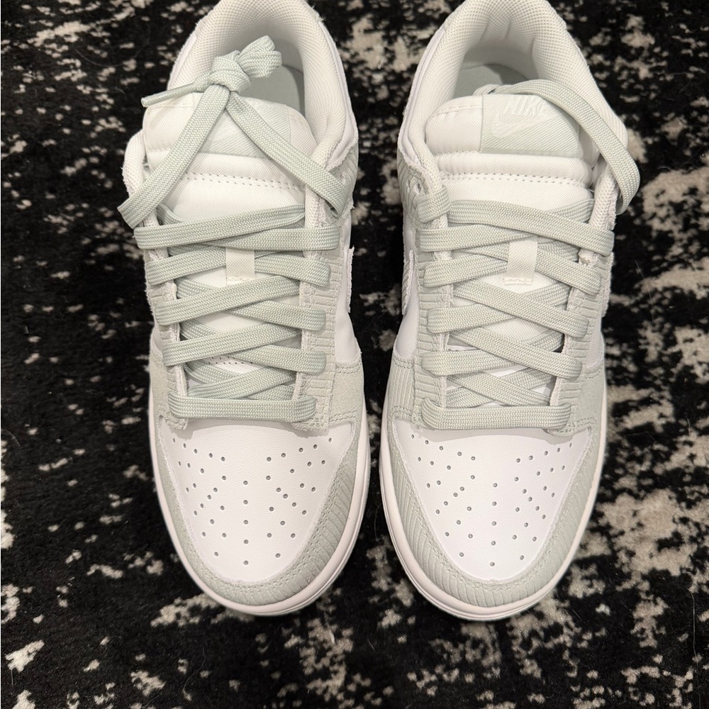 Nike dunk low in light silver corduroy size 8 women’s - Picture 5 of 9